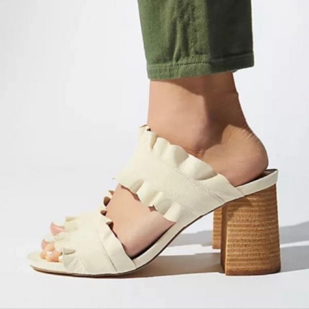 NWOB Free People Rosie Ruffle Heels - size 37